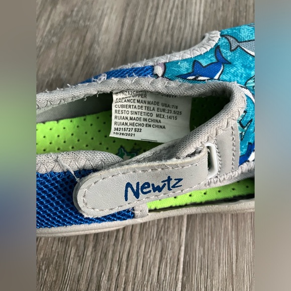 Newtz Toddler Boys 7/8 water 💦 & romp around shoes; great condition! - Picture 6 of 8
